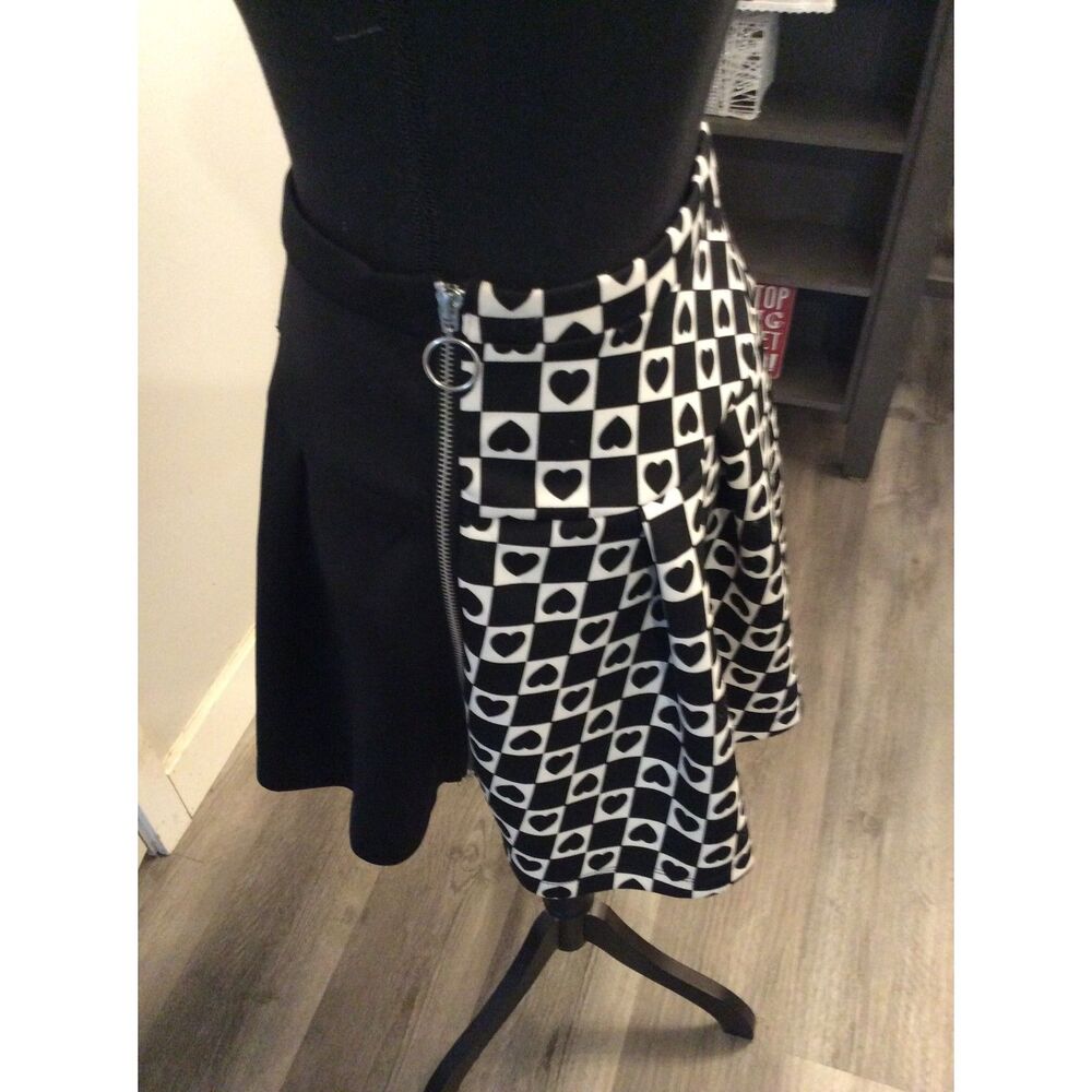 Hot Topic Black white half side Skirt Hearts Stretch Zip Front Medium M